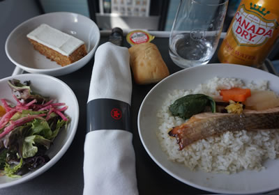 プレミアムエコノミークラスの機内食